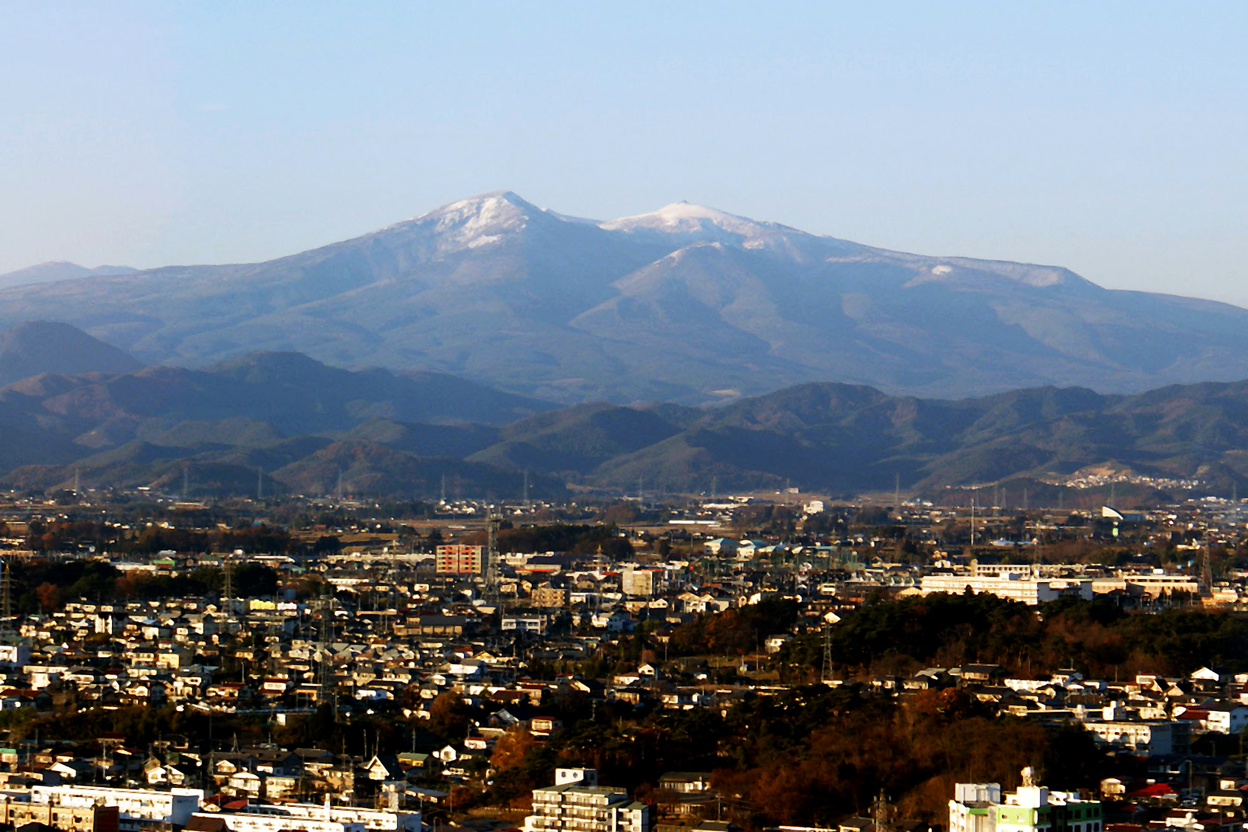 郡山市街と安達太良山